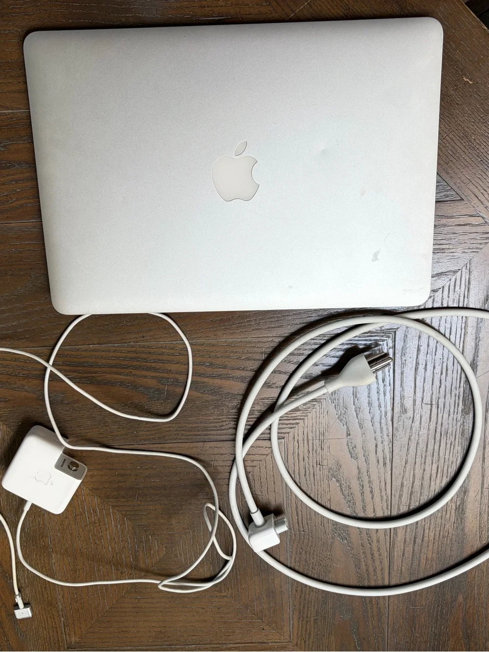 Apple MacBook Air 13” 2017 A1466 | Factory Reset | Charger + Kate Spade Sleeve